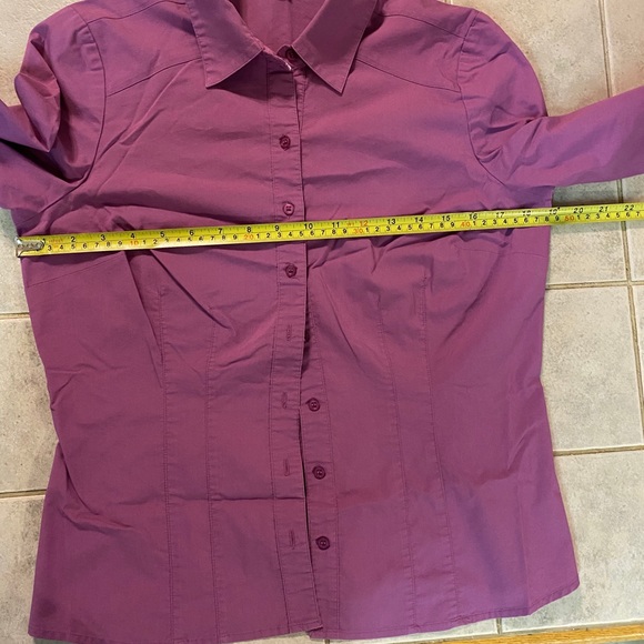 🌷3/$25🌷 Button up shirt - Picture 5 of 6